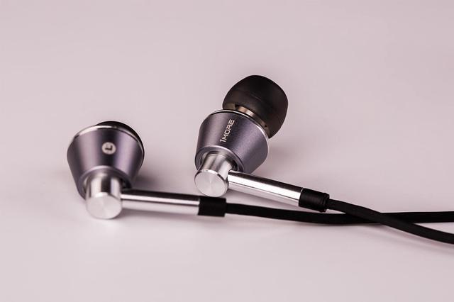 Đánh giá tai nghe 1MORE Triple Driver In-Ear với Microphone nội địa và điều khiển trên dây